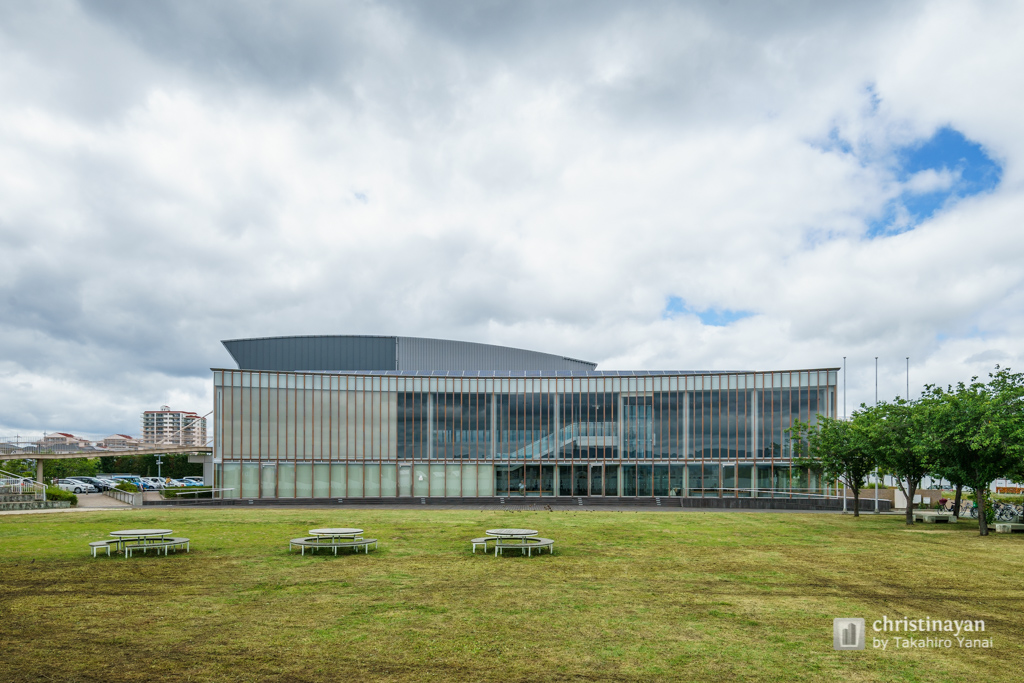 The facade of Woody Town Civic Center (ウッディタウン市民センター)