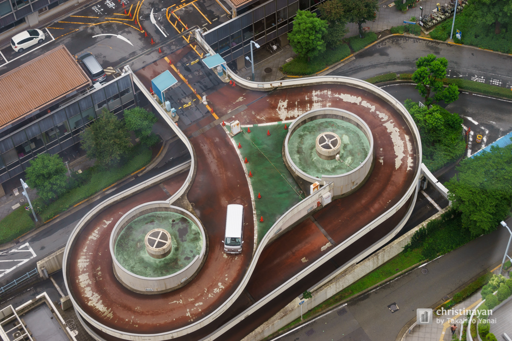 Spiraled slope as Osaka Ekimae First Building (大阪駅前第1ビル)