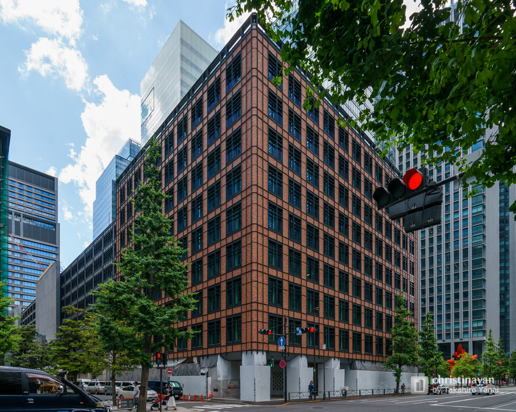 Full view of Otemachi Building (大手町ビル)