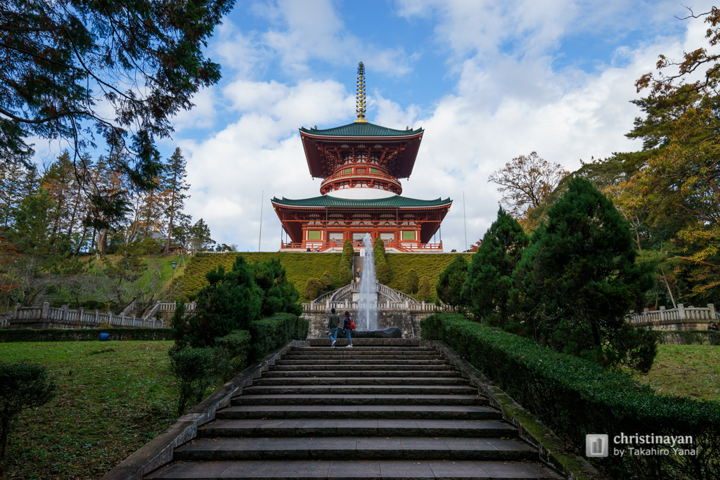 The facade of Naritasan Shinsho-ji Temple, Heiwano Daito (成田山新勝寺 平和大塔)