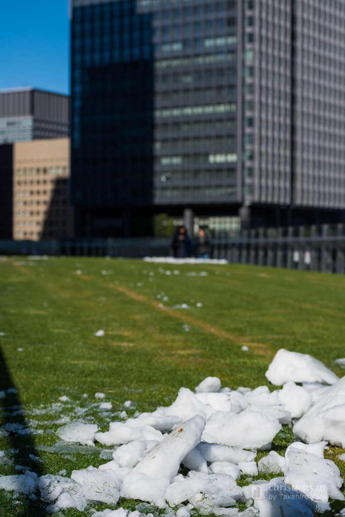 Few snow on rooftop in JP Tower (JPタワー)