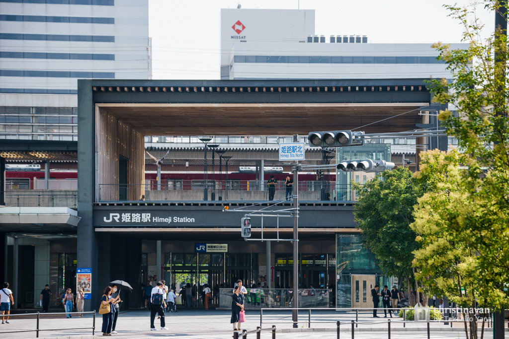 The facade of Himeji Station north exit (姫路駅北口)