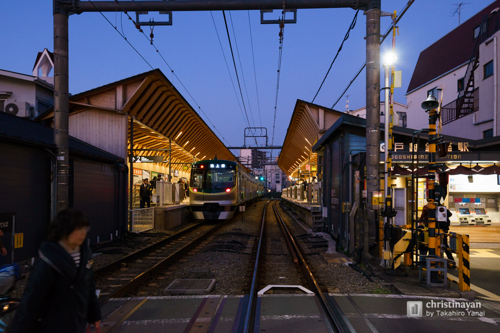 Exterior view of Togoshiginza Station (東急池上線戸越銀座駅)
