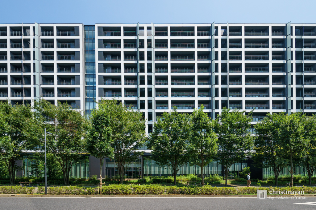 The facade of Waseda University, Nakano International Community Plaza (早稲田大学中野コミュニティプラザ)