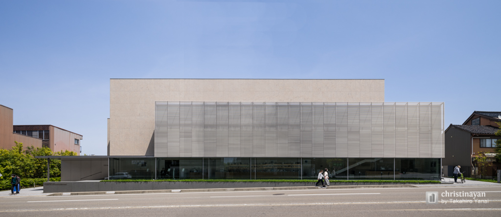 The facade of Yoshiro and Yoshio Taniguchi Museum of Architecture, Kanazawa (谷口吉郎・吉生記念 金沢建築館)
