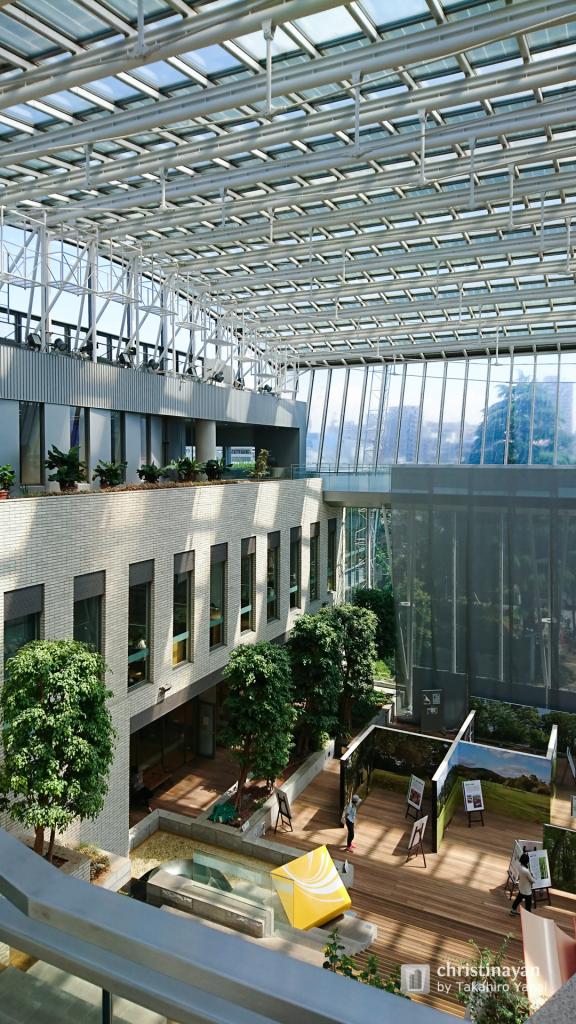 Indoor view of Chiba City Library, Central (千葉市中央図書館)