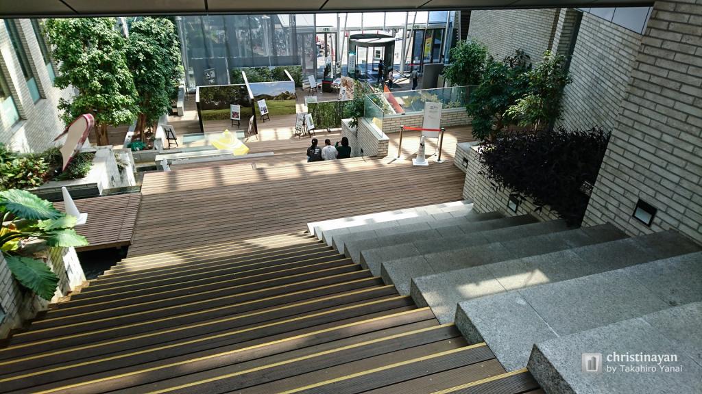 Indoor view of Chiba City Library, Central (千葉市中央図書館)