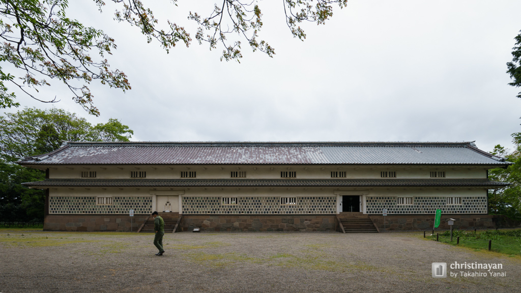 The facade of Sanjikken Nagaya (金沢城　三十間長屋)