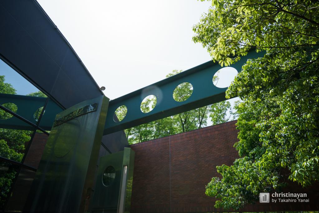 Exterior view of Kanazawa Tamagawa Library (金沢市立玉川図書館)