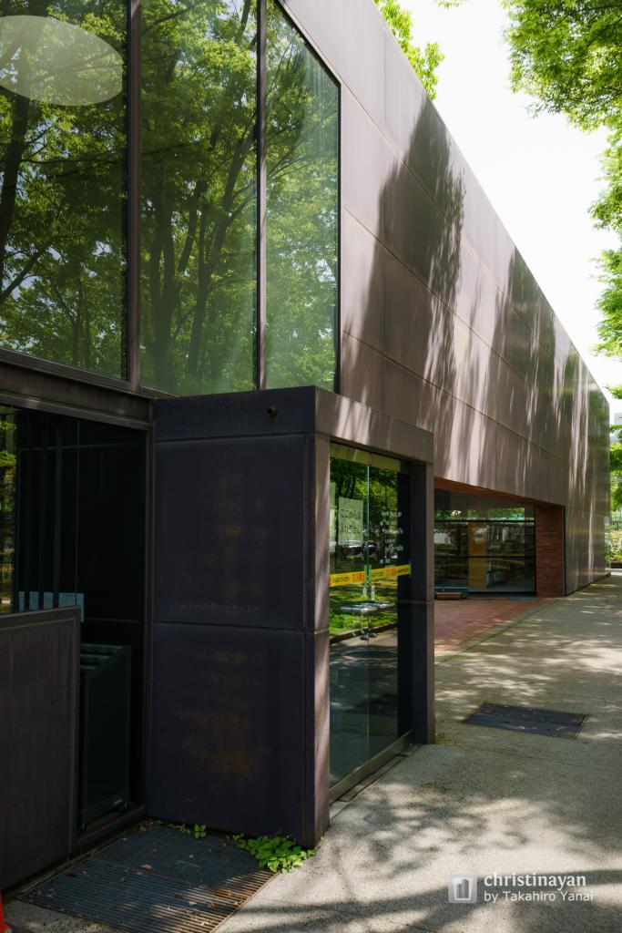 Exterior view of Kanazawa Tamagawa Library (金沢市立玉川図書館)