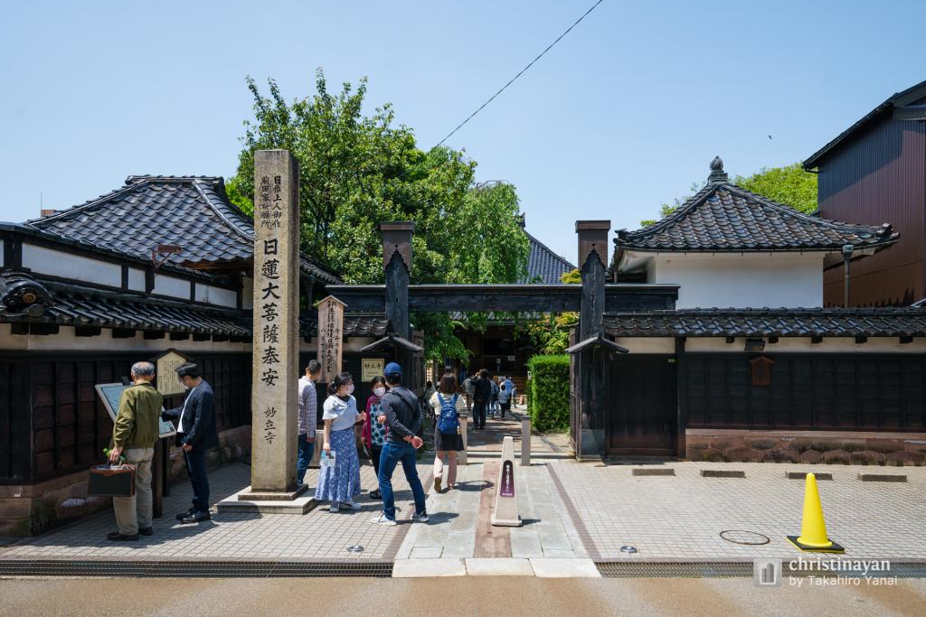 The facade of Myouryuji Temple (妙立寺)