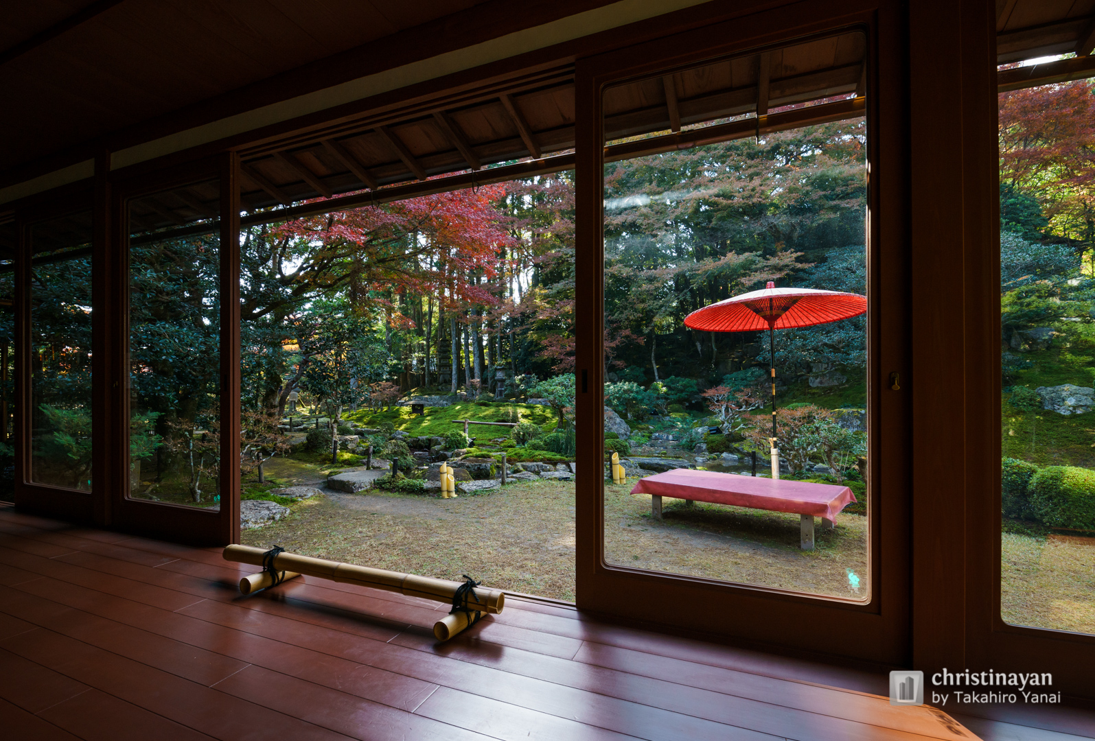 Indoor view of Kyu-Chikurinin Garden (旧竹林院)
