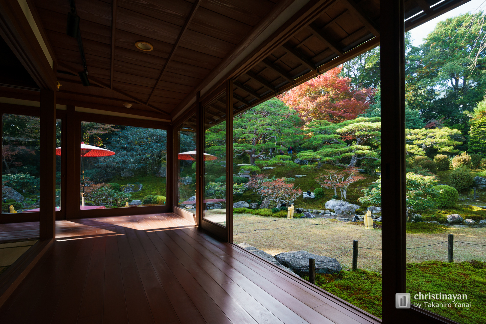 Indoor view of Kyu-Chikurinin Garden (旧竹林院)