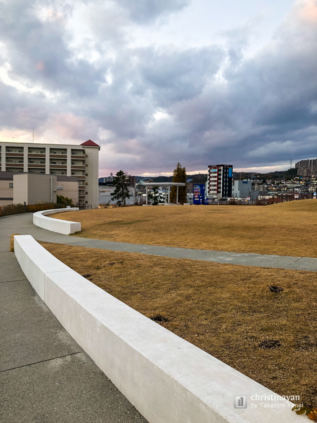 Exterior view of Takarazuka Arts Center (宝塚市立文化芸術センター)