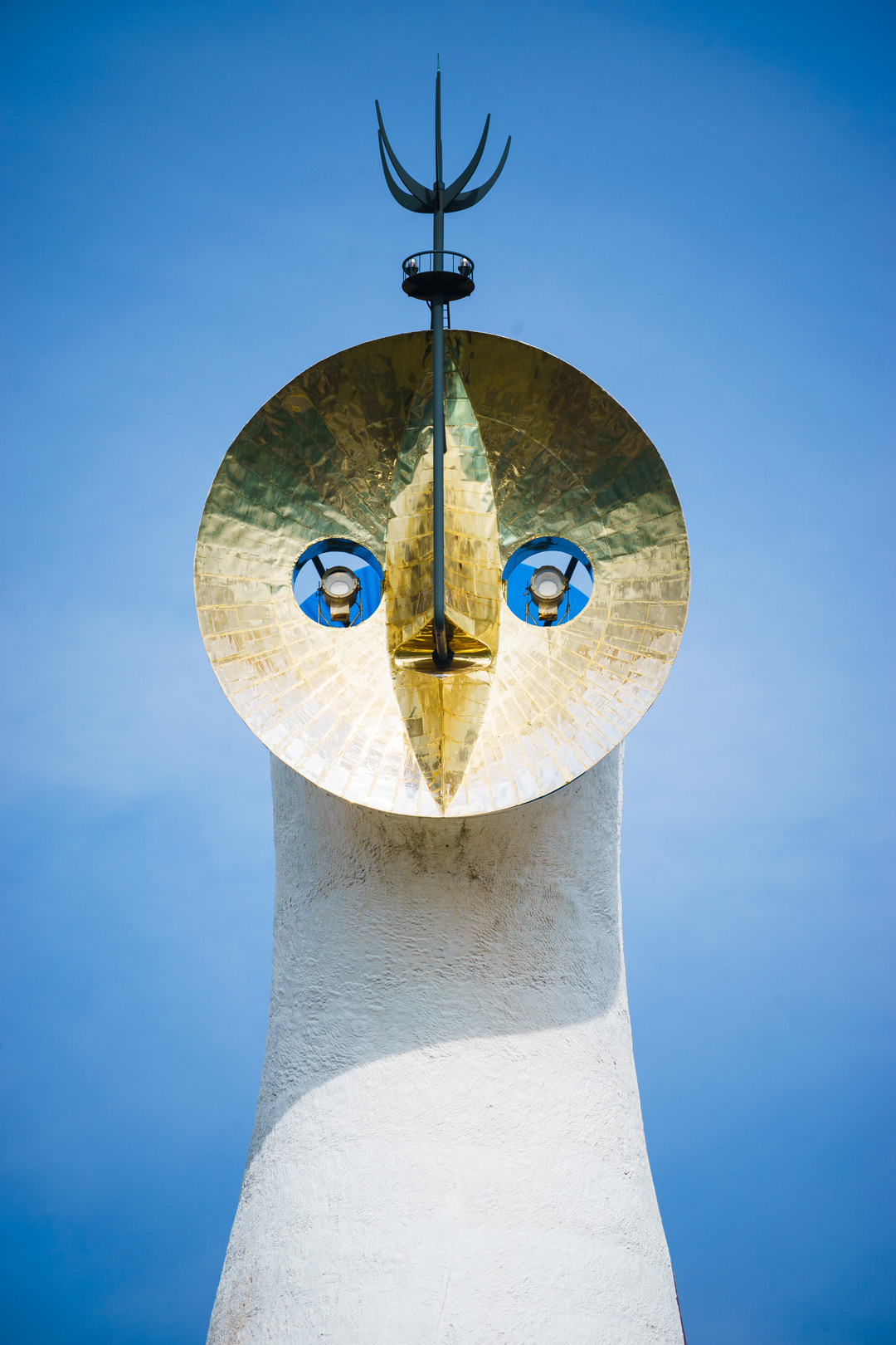 Exterior view of Tower of Sun (太陽の塔)