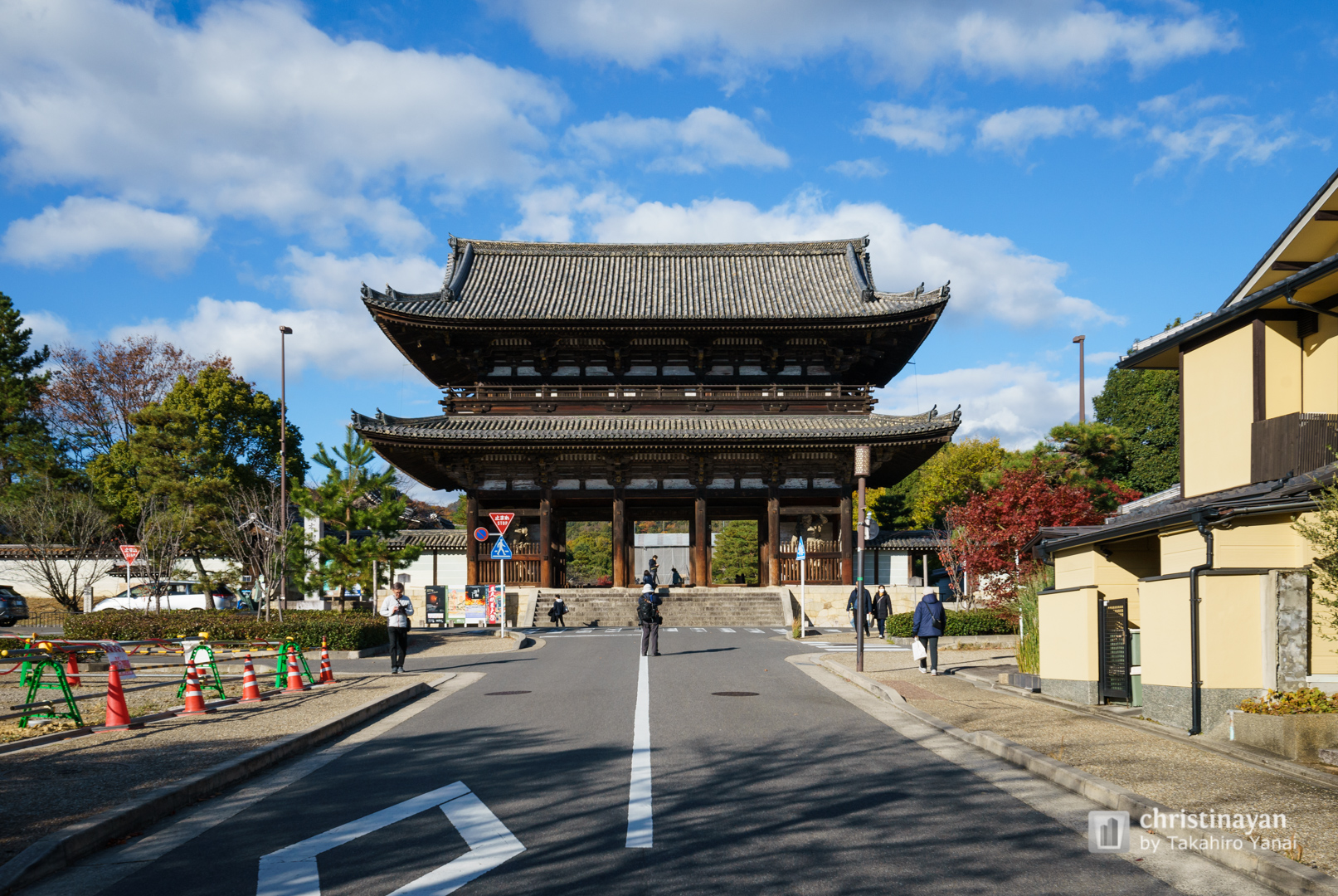 Exterior view of Ninnaji Temple, Niohmon (仁和寺　二王門)