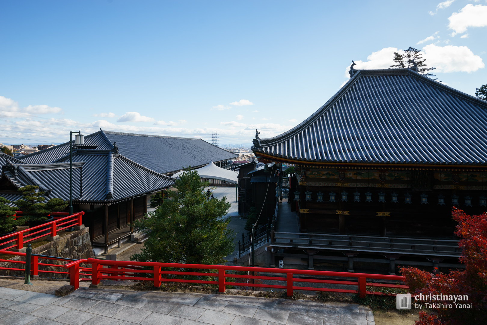 Exterior view of Nakayamadera Temple (大本山　中山寺)