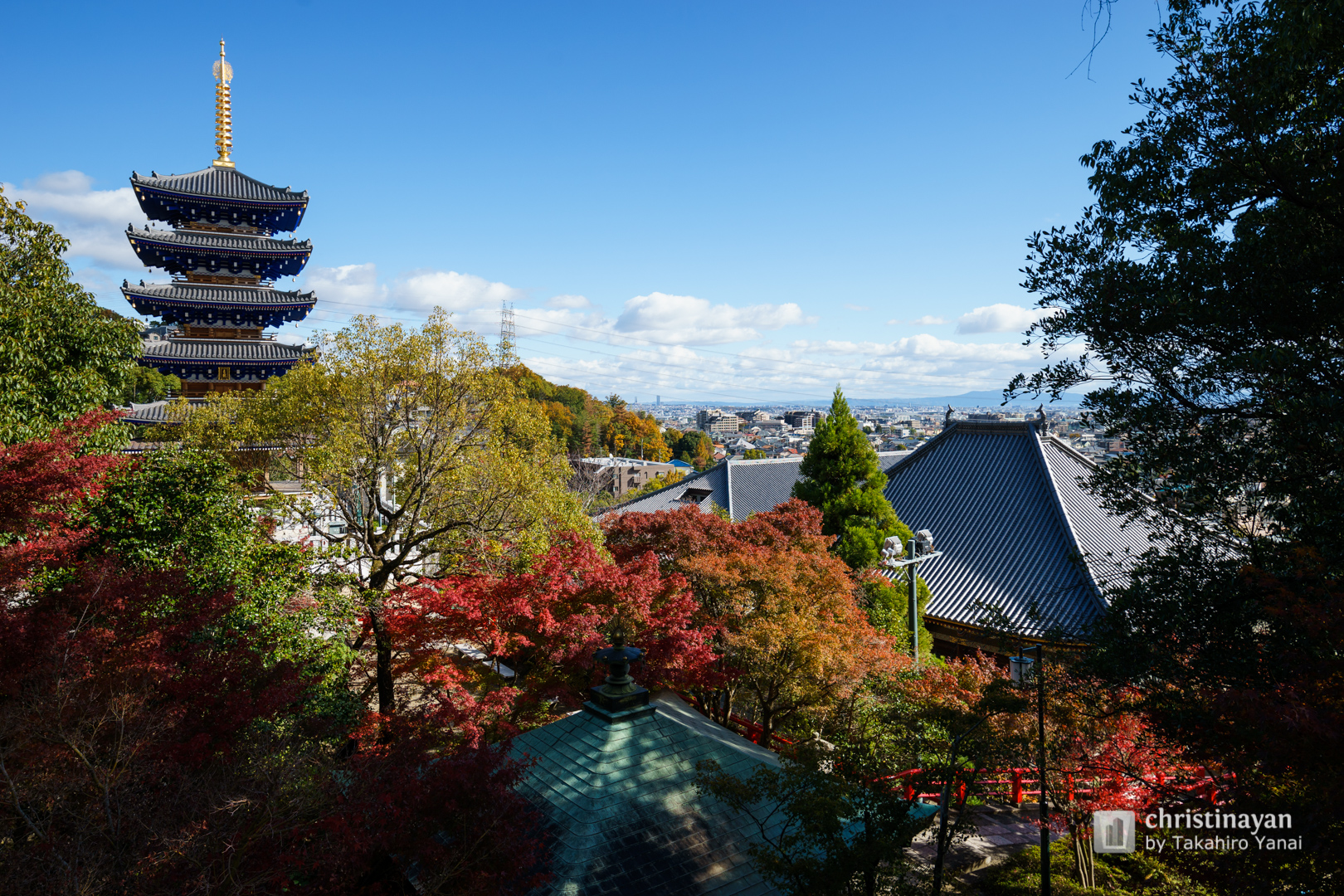 Exterior view of Nakayamadera Temple (大本山　中山寺)
