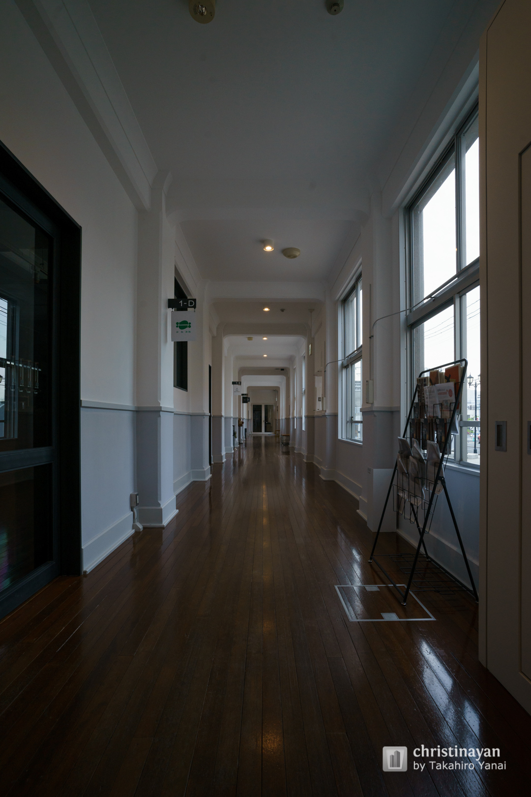 Indoor view of Yamagata Creative City Center Q1 (やまがたクリエイティブシティセンターQ1)