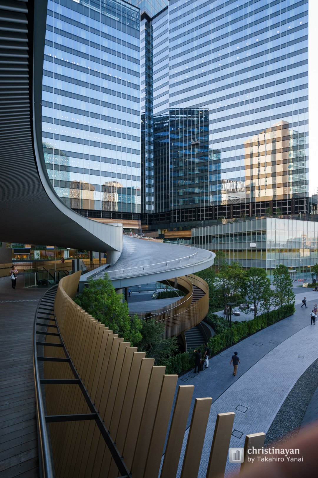 Exterior view of Grand Green Osaka, Gate Lantern (グラングリーン大阪　ゲートランタン)