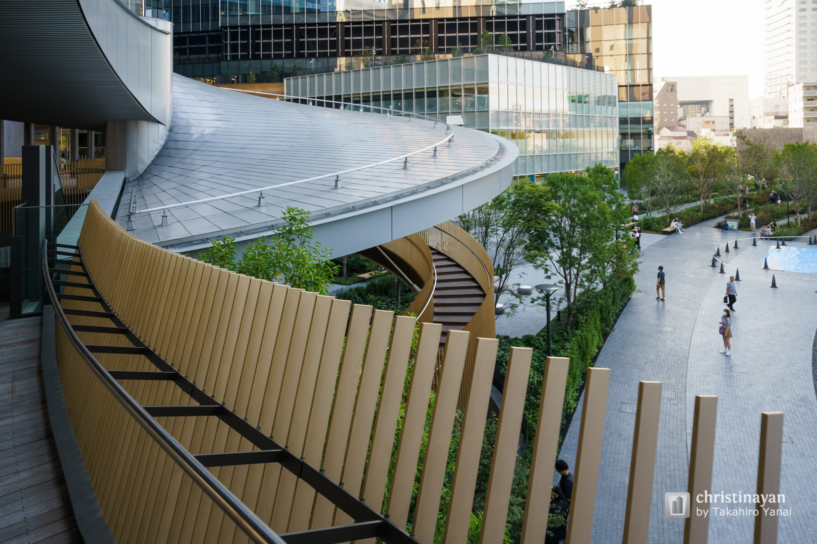 Exterior view of Grand Green Osaka, Gate Lantern (グラングリーン大阪　ゲートランタン)