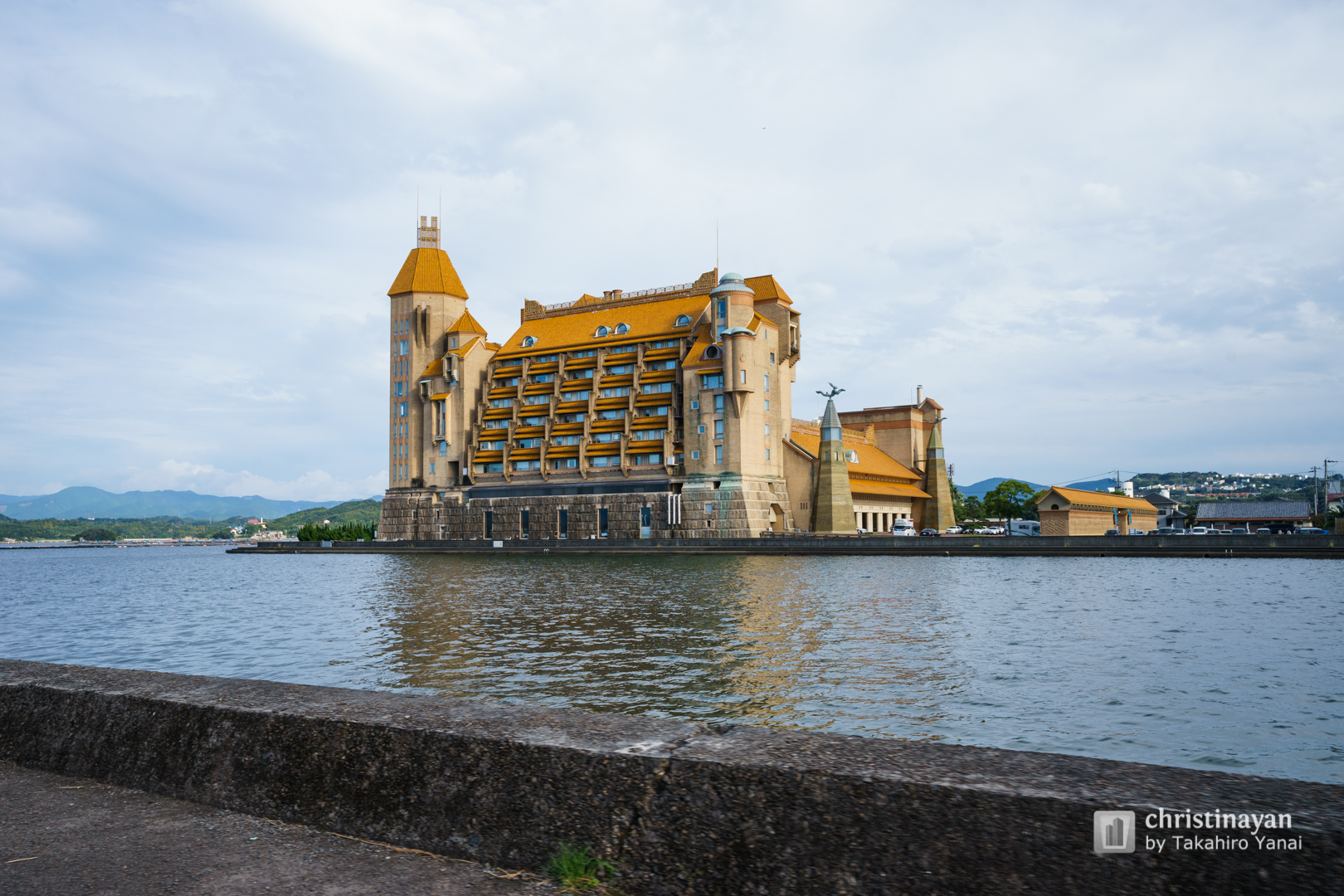 Exterior view of Hotel Kawakyu (ホテル川久)