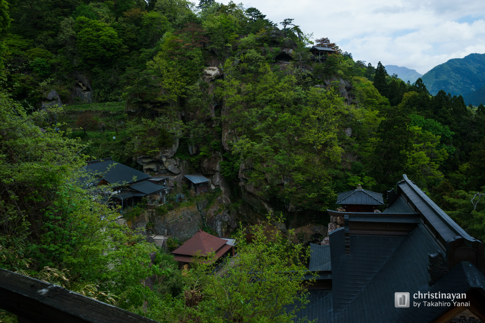 Exterior view of Rissyakuji Temple (宝珠山　阿所川院　立石寺)