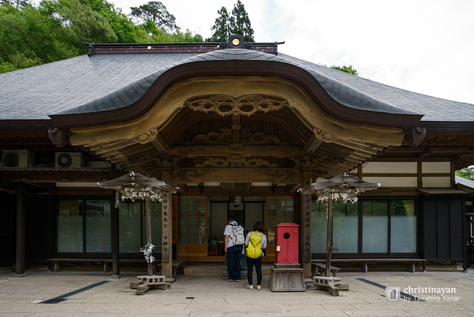Exterior view of Rissyakuji Temple (宝珠山　阿所川院　立石寺)