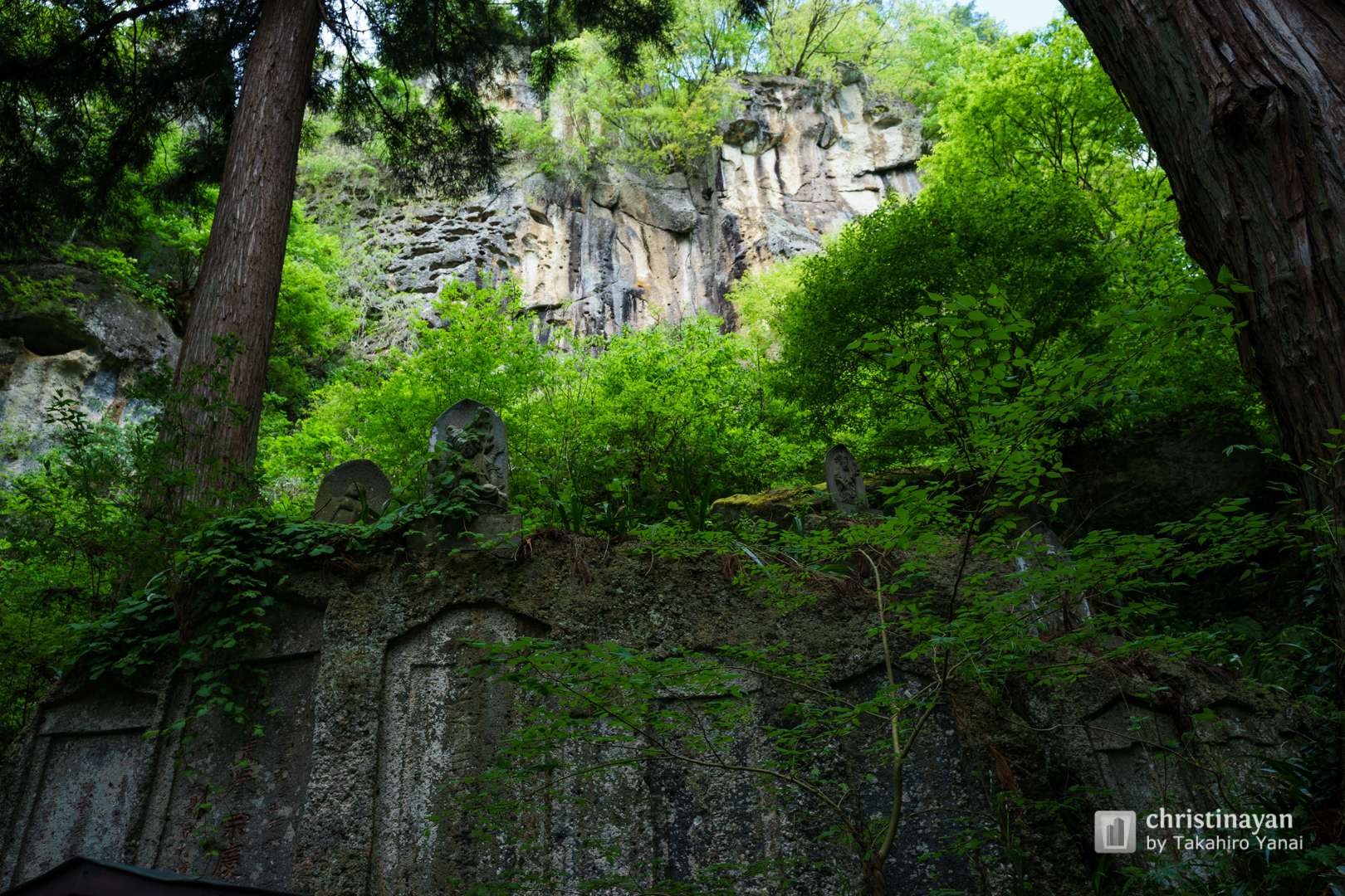 Exterior view of Rissyakuji Temple (宝珠山　阿所川院　立石寺)