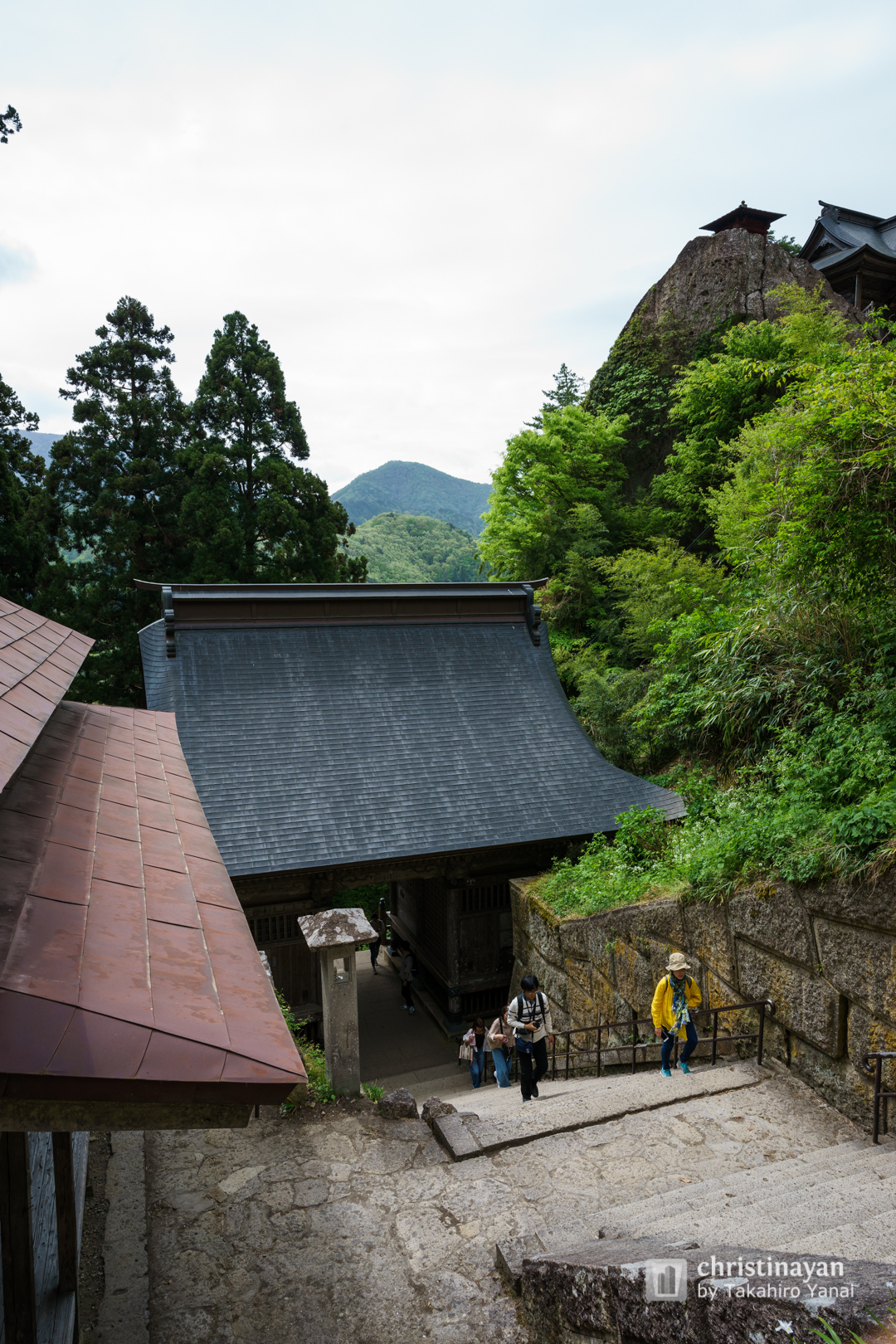 Exterior view of Rissyakuji Temple (宝珠山　阿所川院　立石寺)