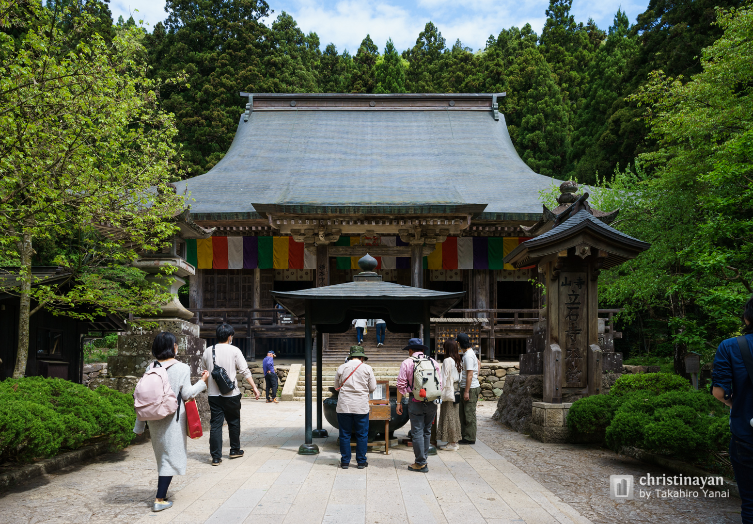 Exterior view of Rissyakuji Temple (宝珠山　阿所川院　立石寺)