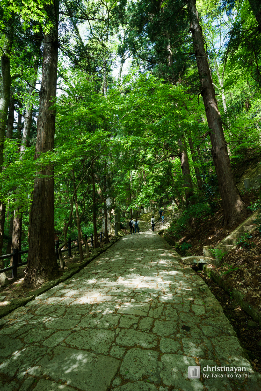 Exterior view of Rissyakuji Temple (宝珠山　阿所川院　立石寺)