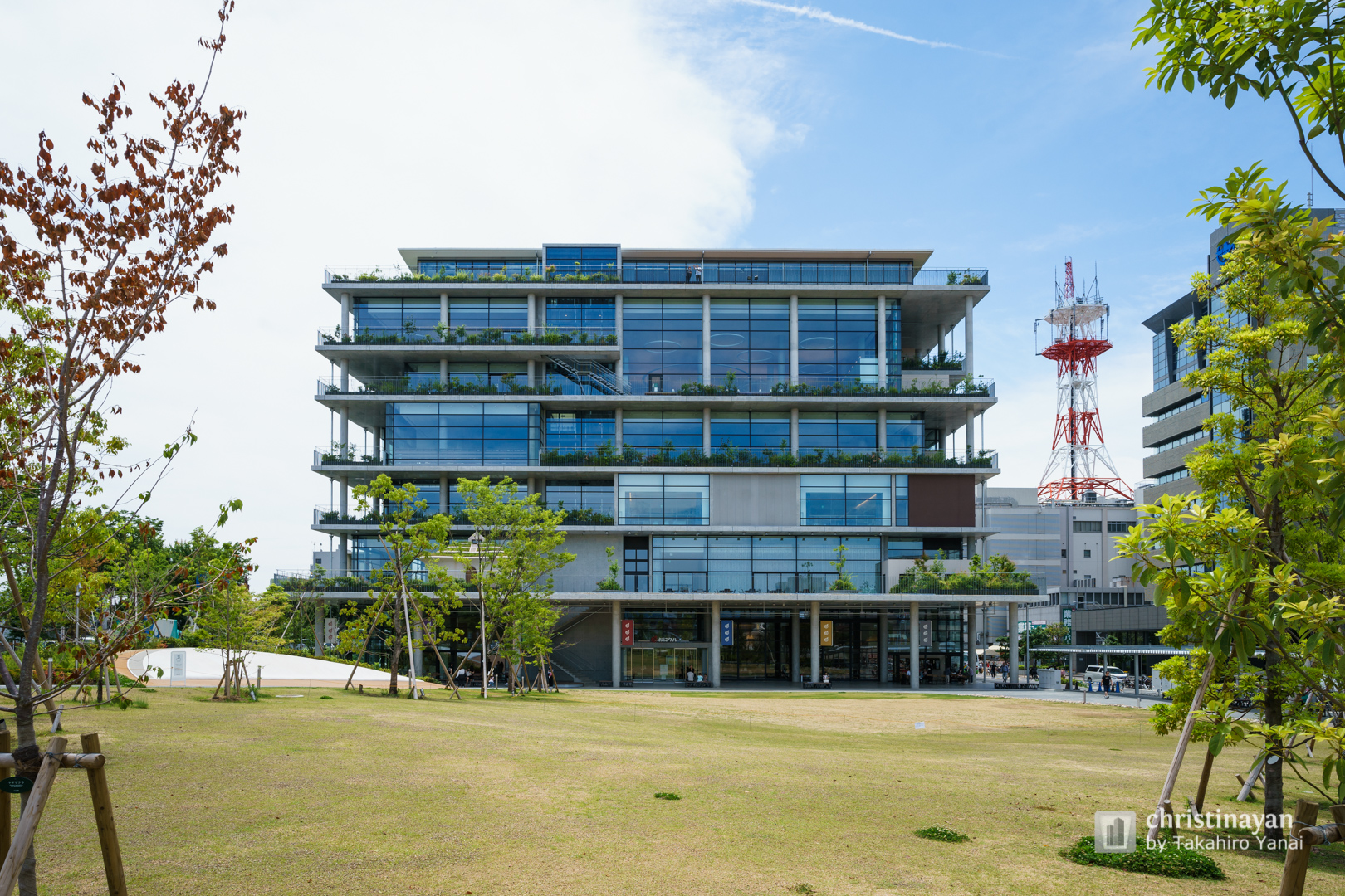 Exterior view of Onikuru (茨木市文化・子育て複合施設　おにクル)