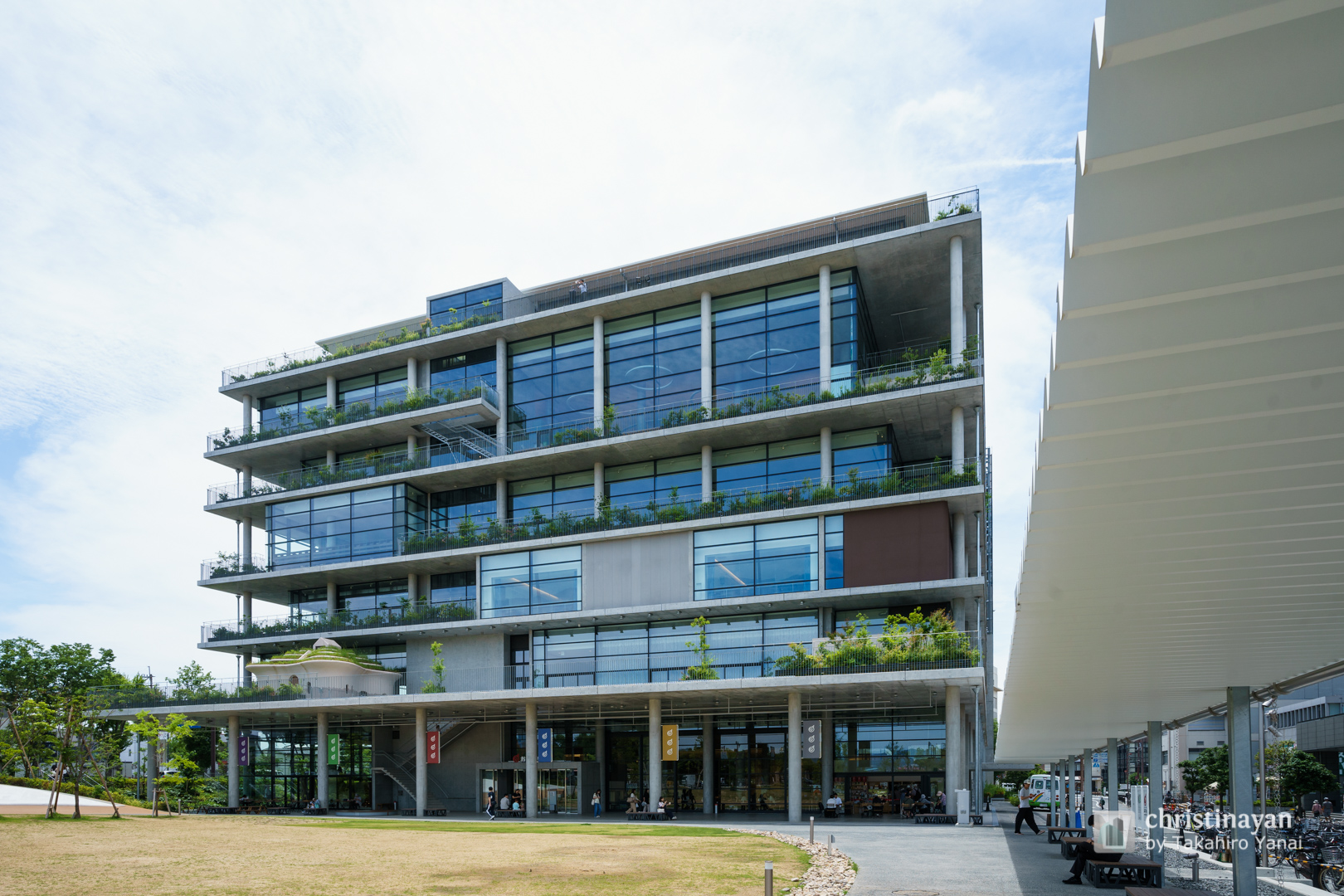 Exterior view of Onikuru (茨木市文化・子育て複合施設　おにクル)