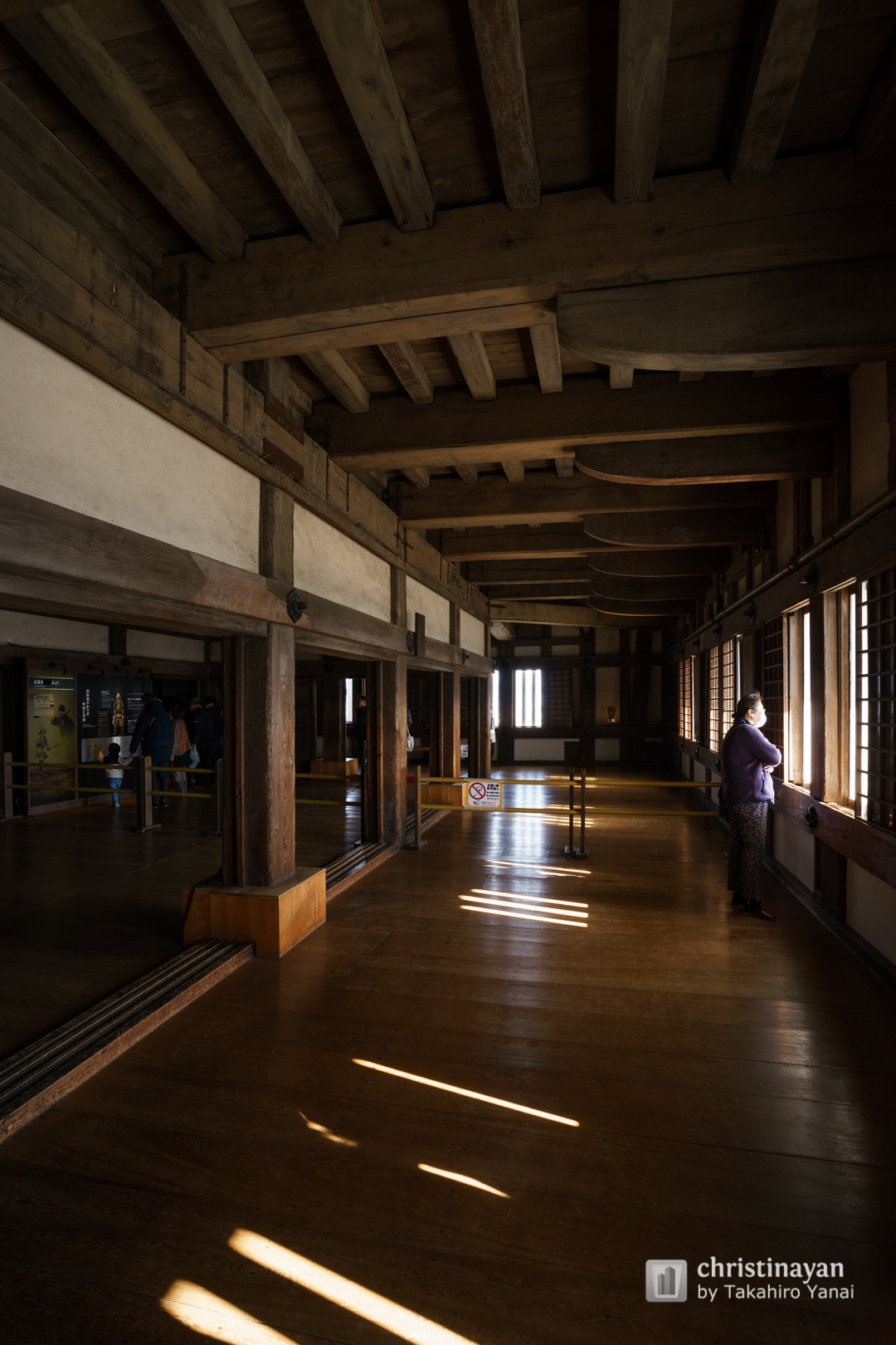 Indoor view of Himejijo Castle (姫路城)