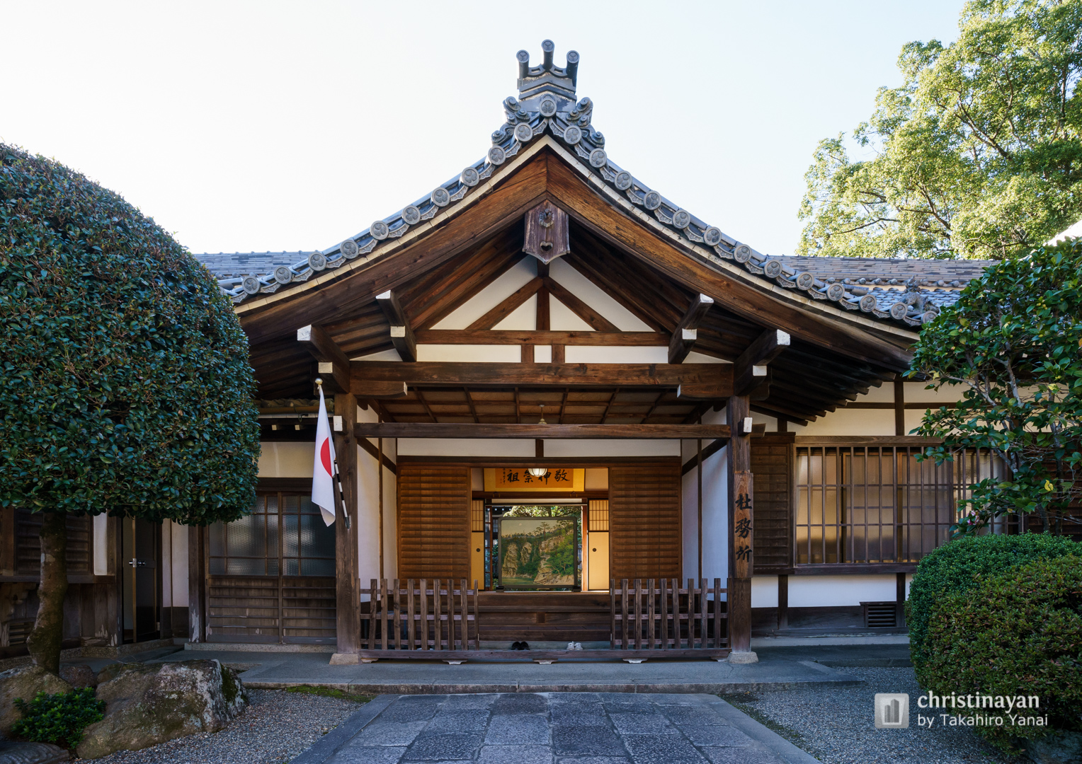 Exterior view of Tada Shrine (多田神社)