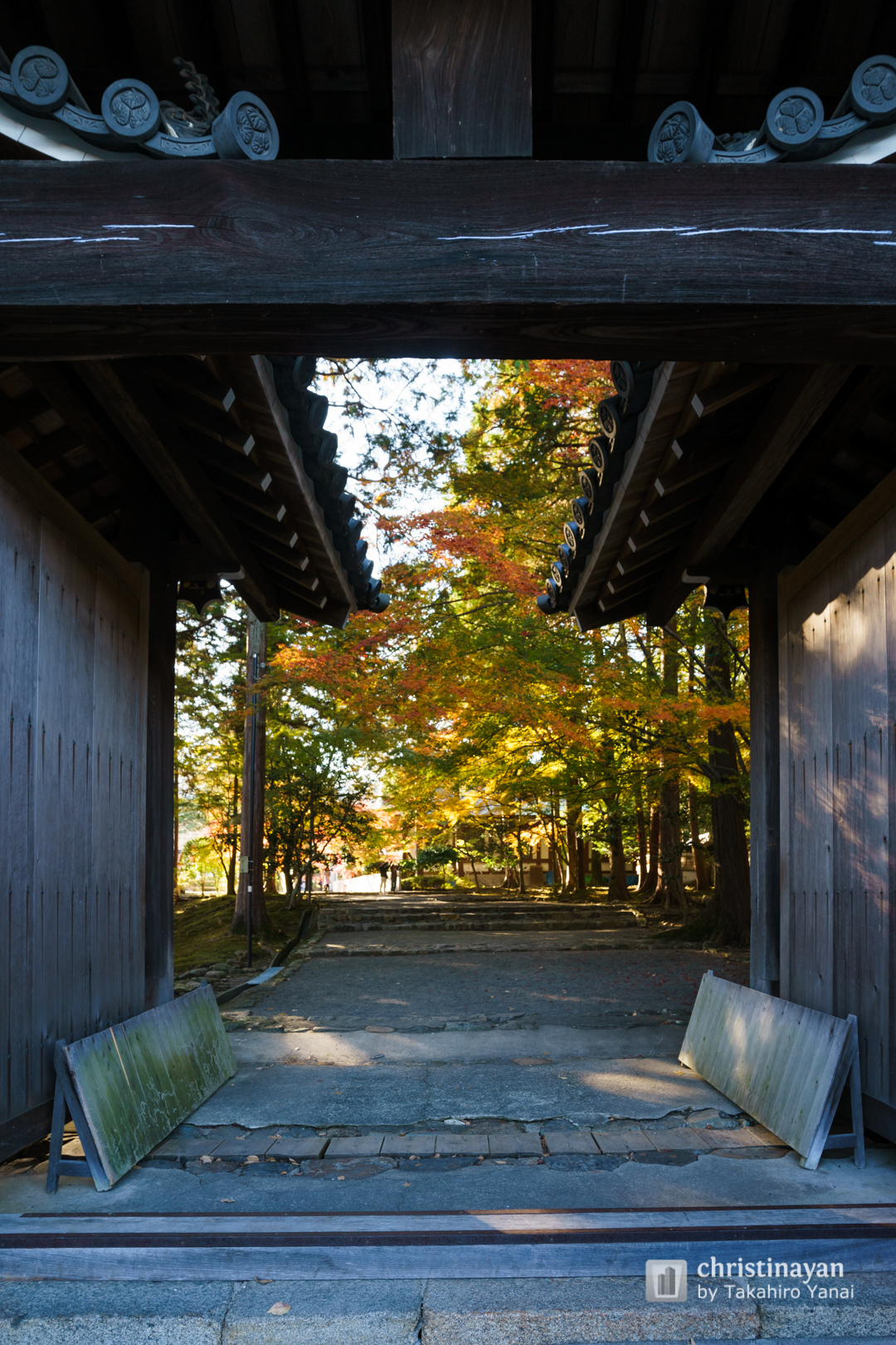 Exterior view of Tada Shrine (多田神社)