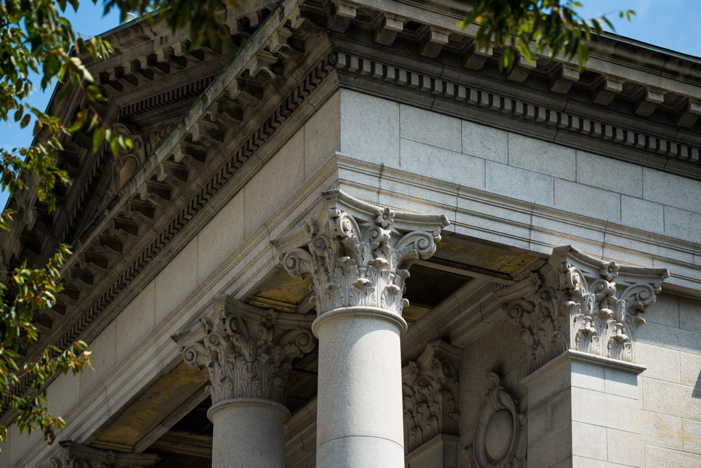 Detail of Osaka Prefectural Nakanoshima Library (大阪府立中之島図書館).