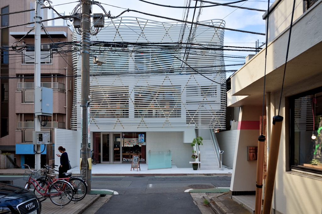 Facade of Dear Jingumae (Dear神宮前)