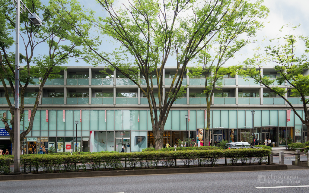 Facade of Omotesando Hills (表参道ヒルズ)