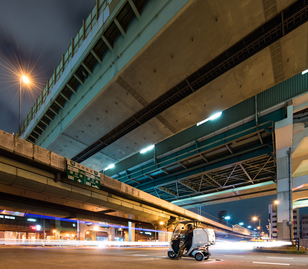 Man is waiting (信号待ちビーム)