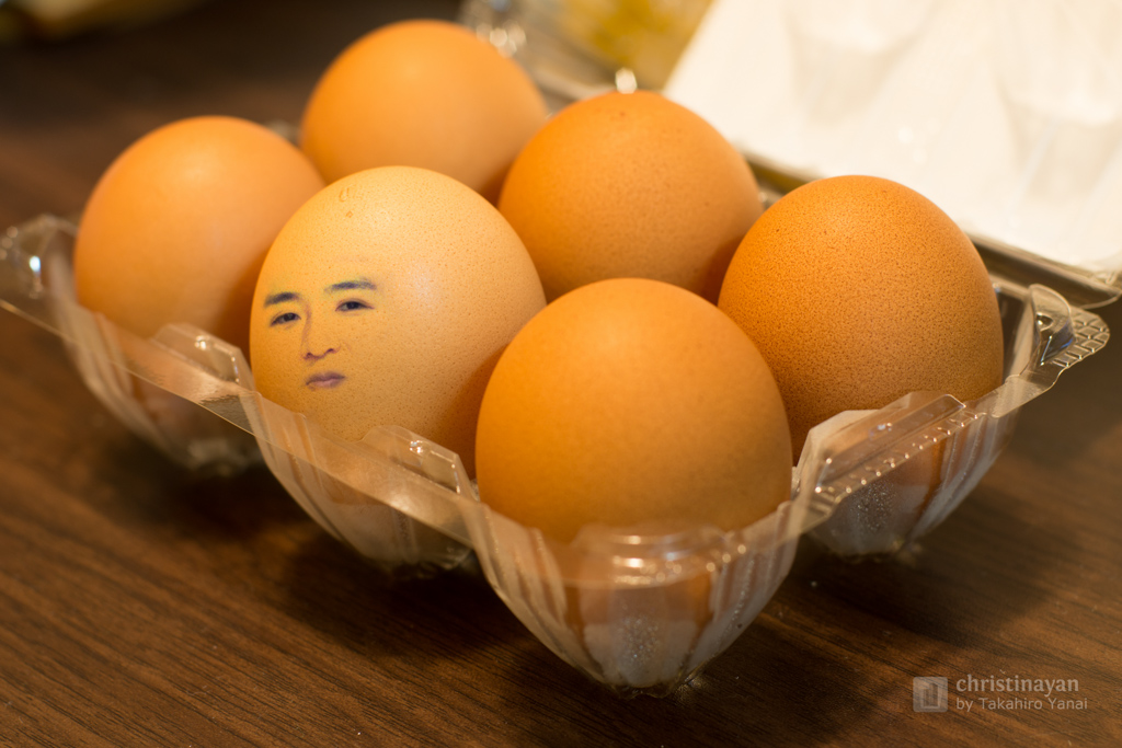 Self portrait as egg (たまごみたいな自撮り)