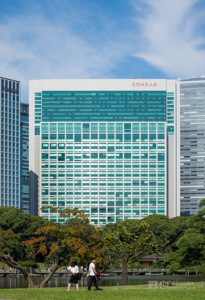 The facade of Tokyo Shiodome Building (東京汐留ビルディング)