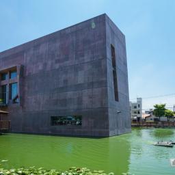 Exterior view of Matsubara City Library (読書の森)