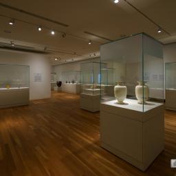 Indoor view of The Museum of Ceramic Art, Hyogo (兵庫県陶芸美術館)