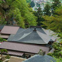 Exterior view of Rissyakuji Temple (宝珠山　阿所川院　立石寺)
