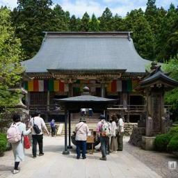 Exterior view of Rissyakuji Temple (宝珠山　阿所川院　立石寺)