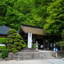 Exterior view of Rissyakuji Temple (宝珠山　阿所川院　立石寺)