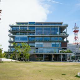 Exterior view of Onikuru (茨木市文化・子育て複合施設　おにクル)