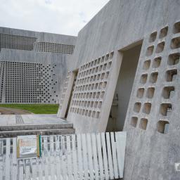 Exterior view of Okinawa Prefectural Museum and Art Museum (沖縄県立博物館・美術館「おきみゅー」)